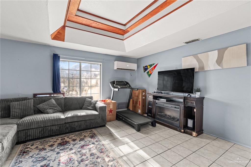 Photo 3 of 1819 Cristobal Drive