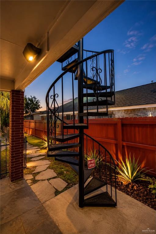 Photo 9 of 2808 Thunderbird Avenue