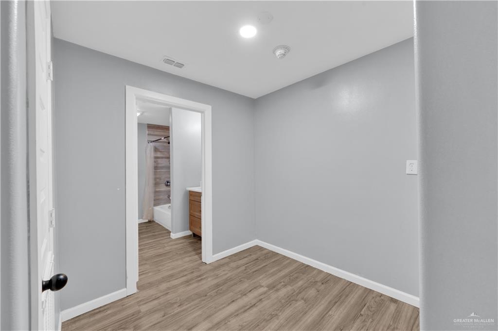 Photo 11 of 405 Guerra Street