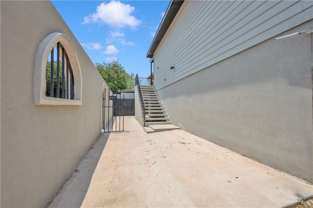 Photo 26 of 405 Guerra Street