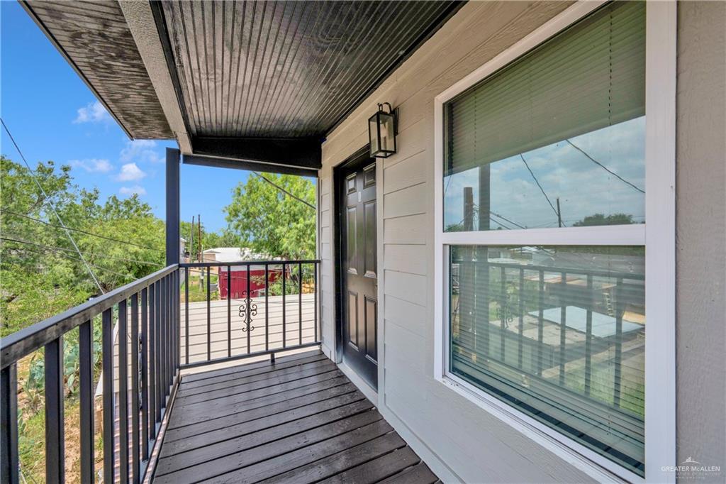 Photo 4 of 405 Guerra Street