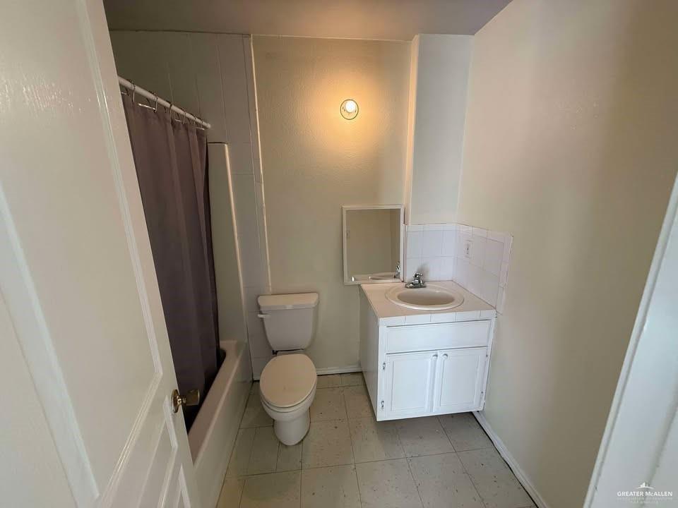 Photo 13 of 209 Bluebonnet Street