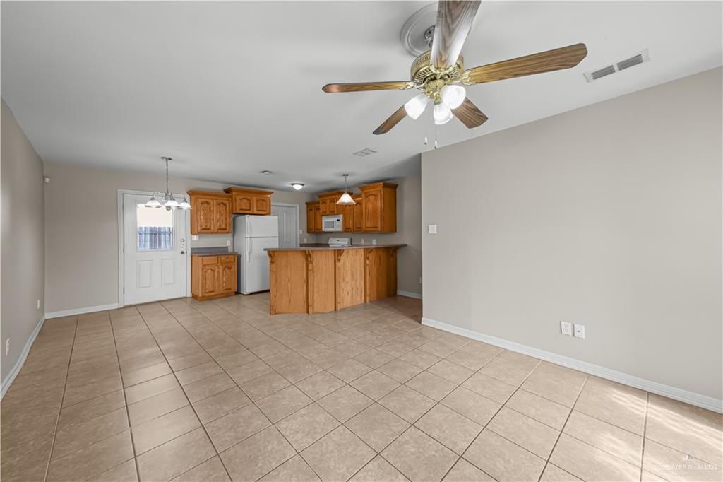 Photo 6 of 1402 Kiwi Avenue