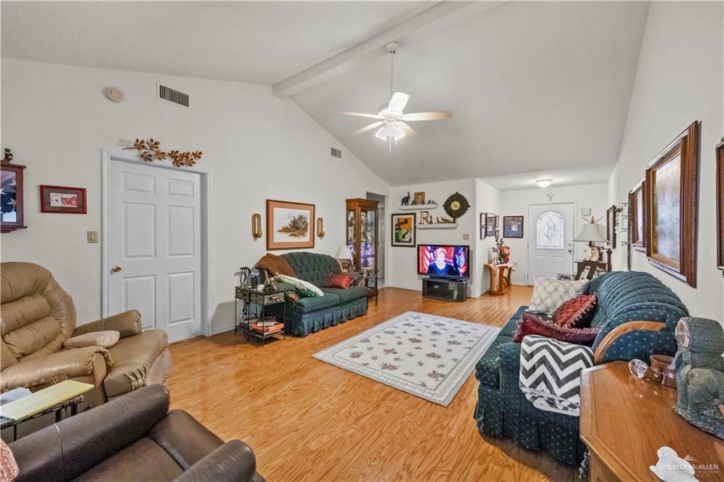 Photo 3 of 701 Parkwood Drive