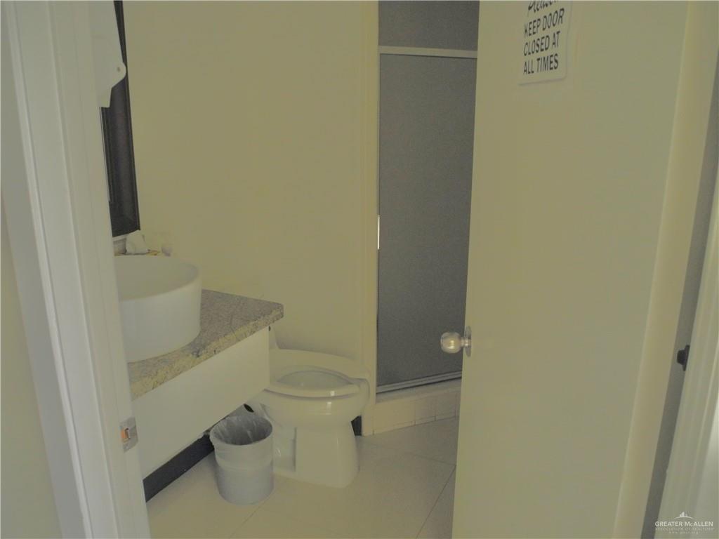Photo 6 of 900 Kerria Avenue