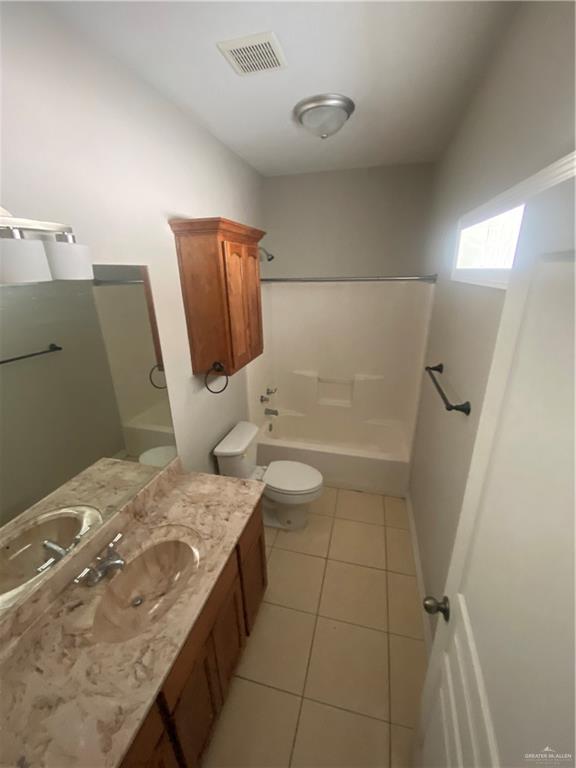 Photo 5 of 3127 Scottland Drive #2