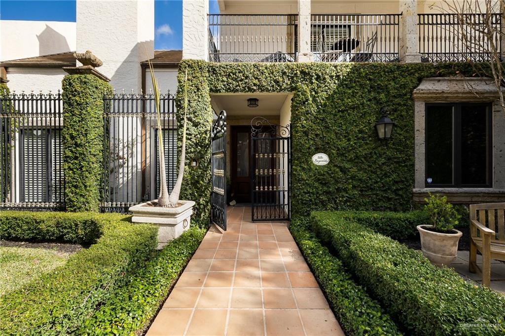 Photo 6 of 31 Villas Jardin Drive