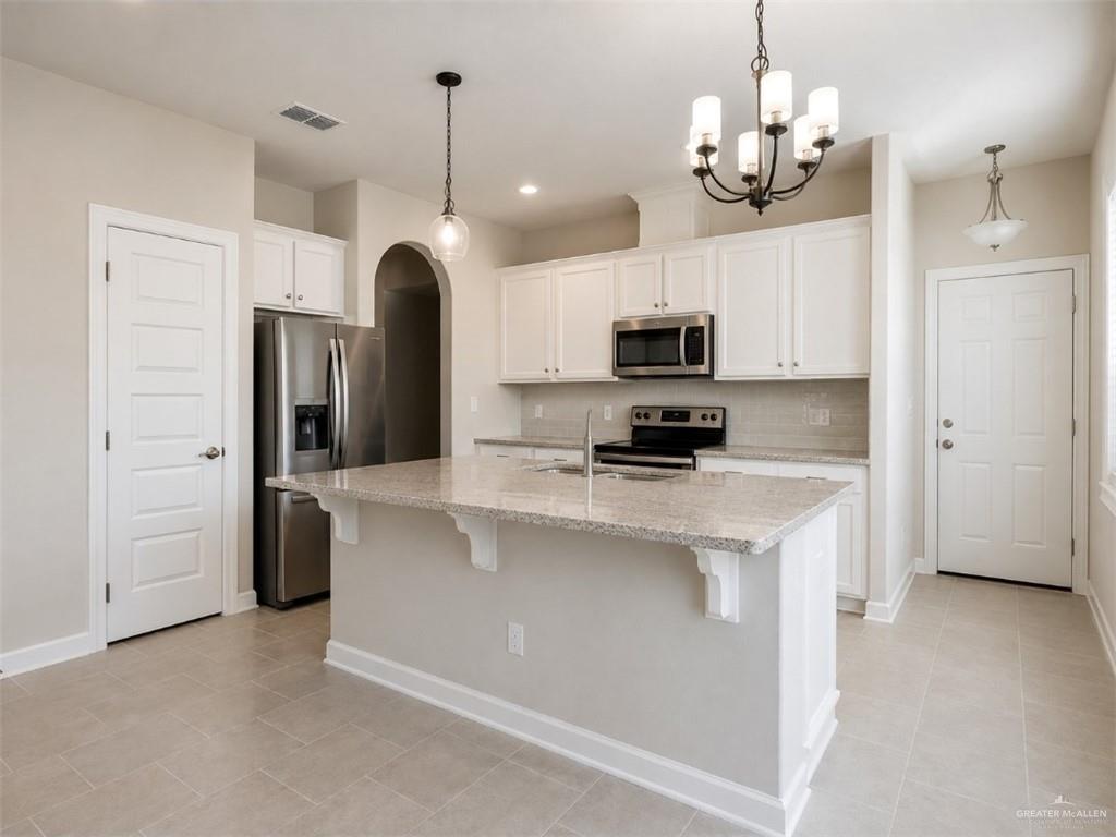 Photo 4 of 820 Templo Dorado Street