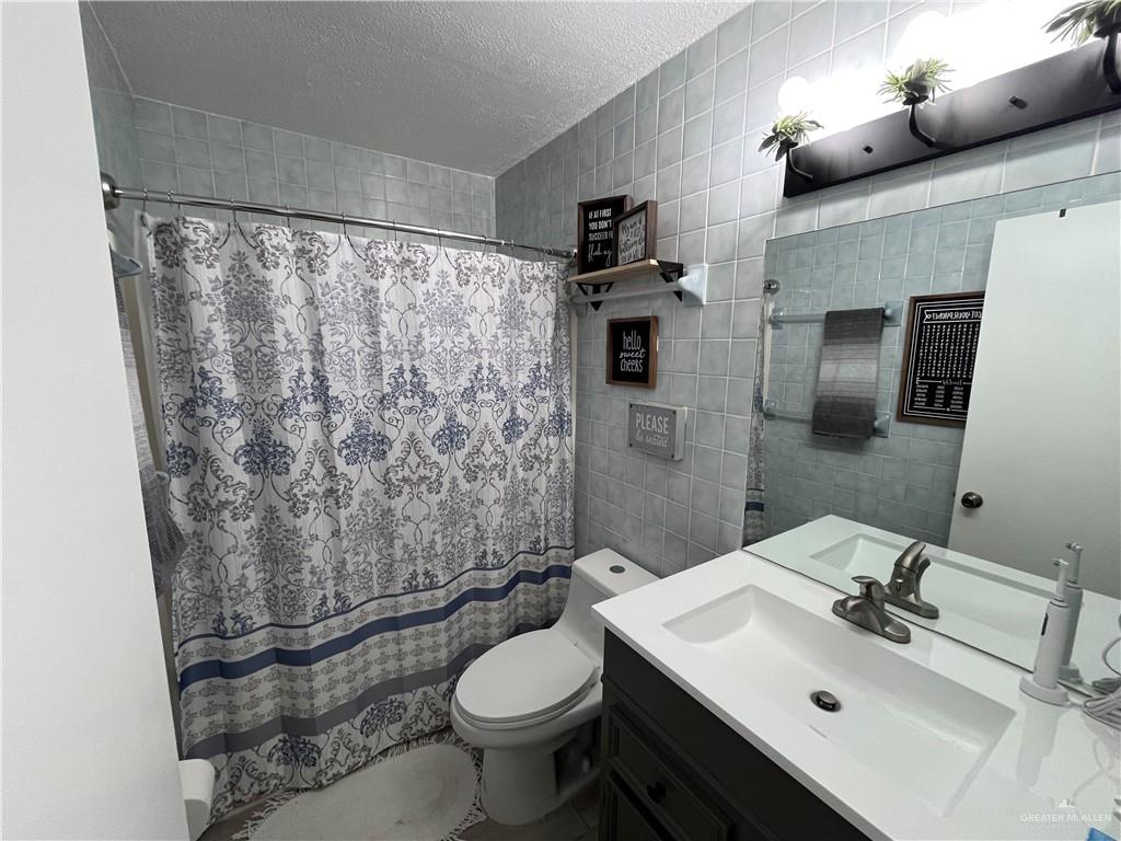 Photo 7 of 925 Katrin Drive