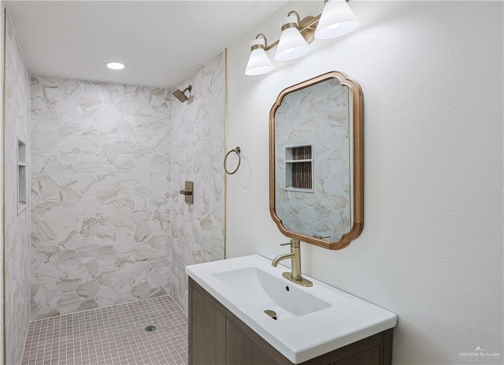 Photo 20 of 413 Aldrin Street