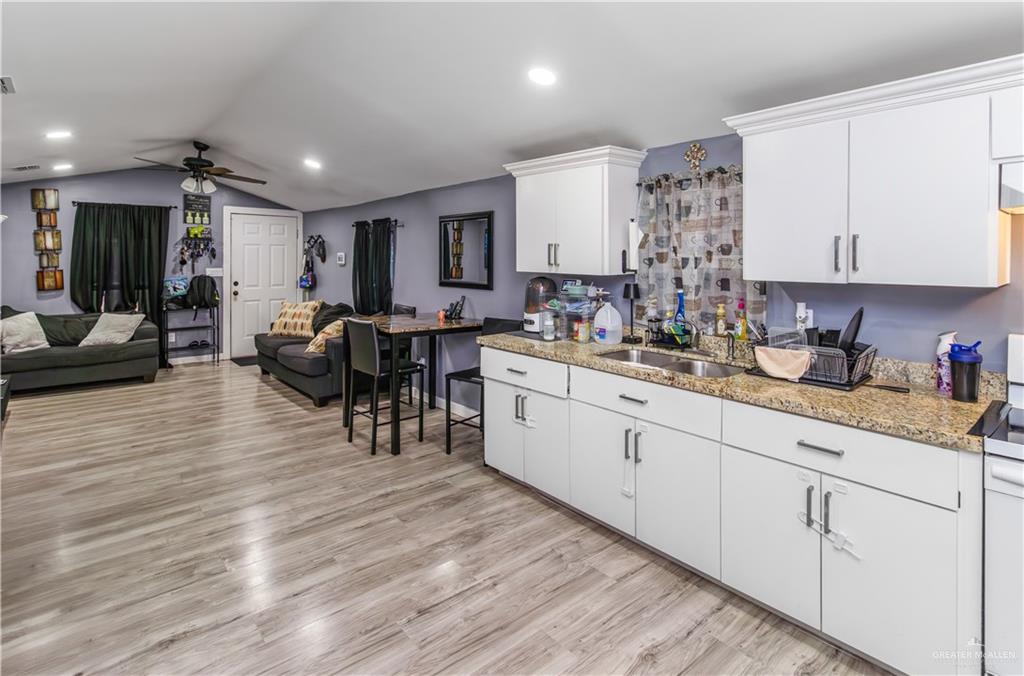 Photo 4 of 603 Samano Street