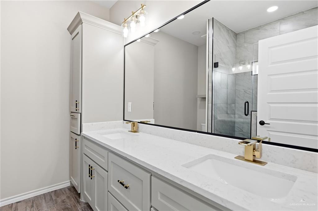 Photo 12 of 18032 Spruce Street