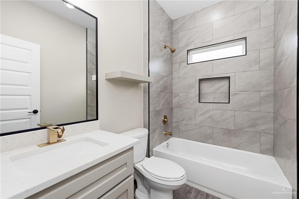 Photo 9 of 18032 Spruce Street