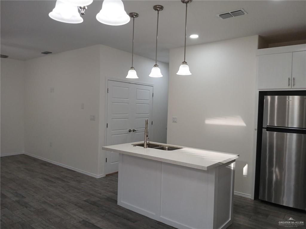 Photo 6 of 605 Cypress Avenue