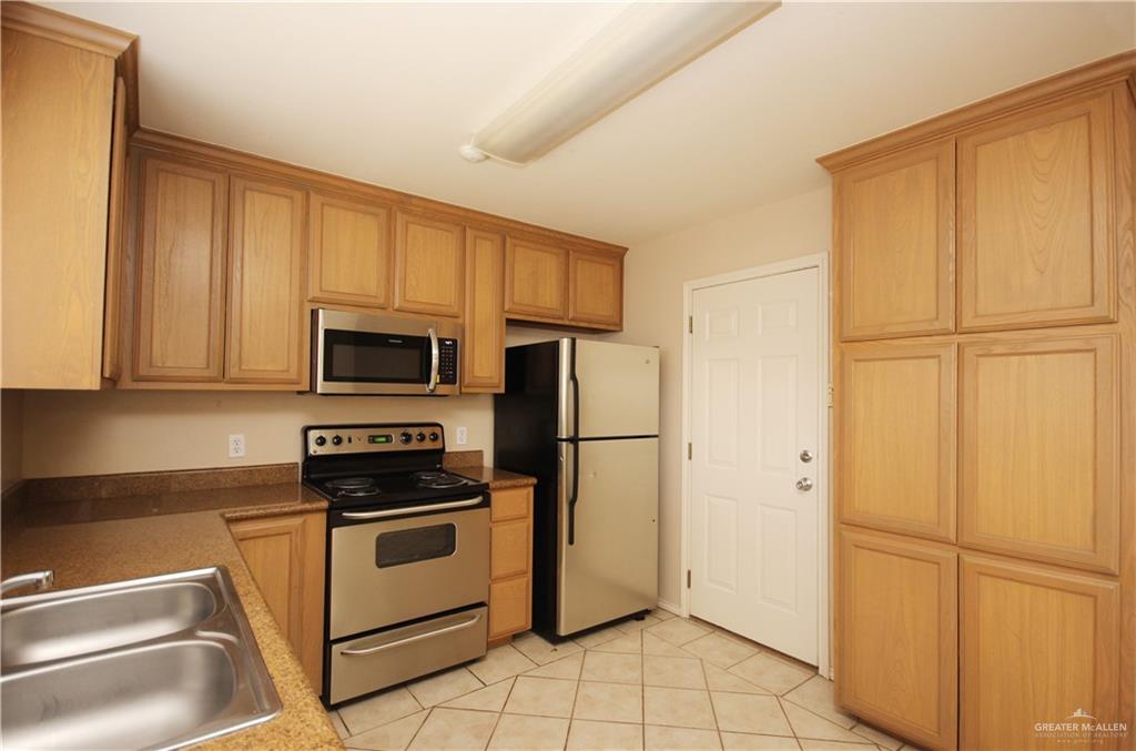 Photo 4 of 2603 Nassau Street
