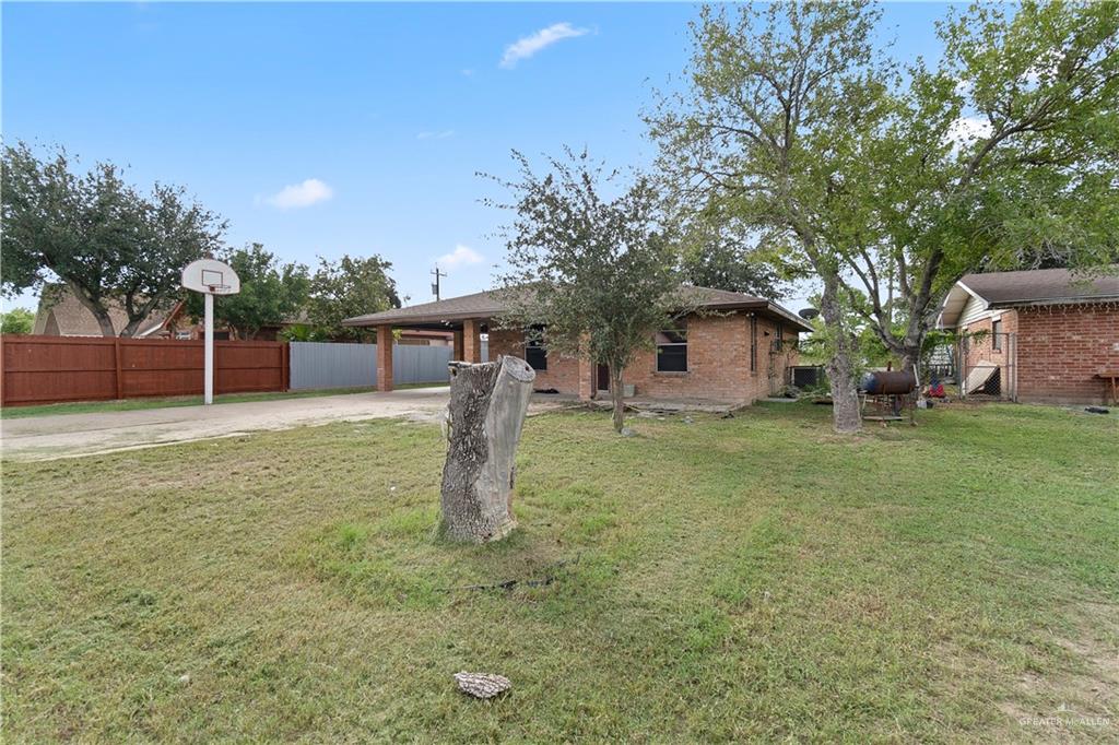 Photo 3 of 924 Greenlawn Street
