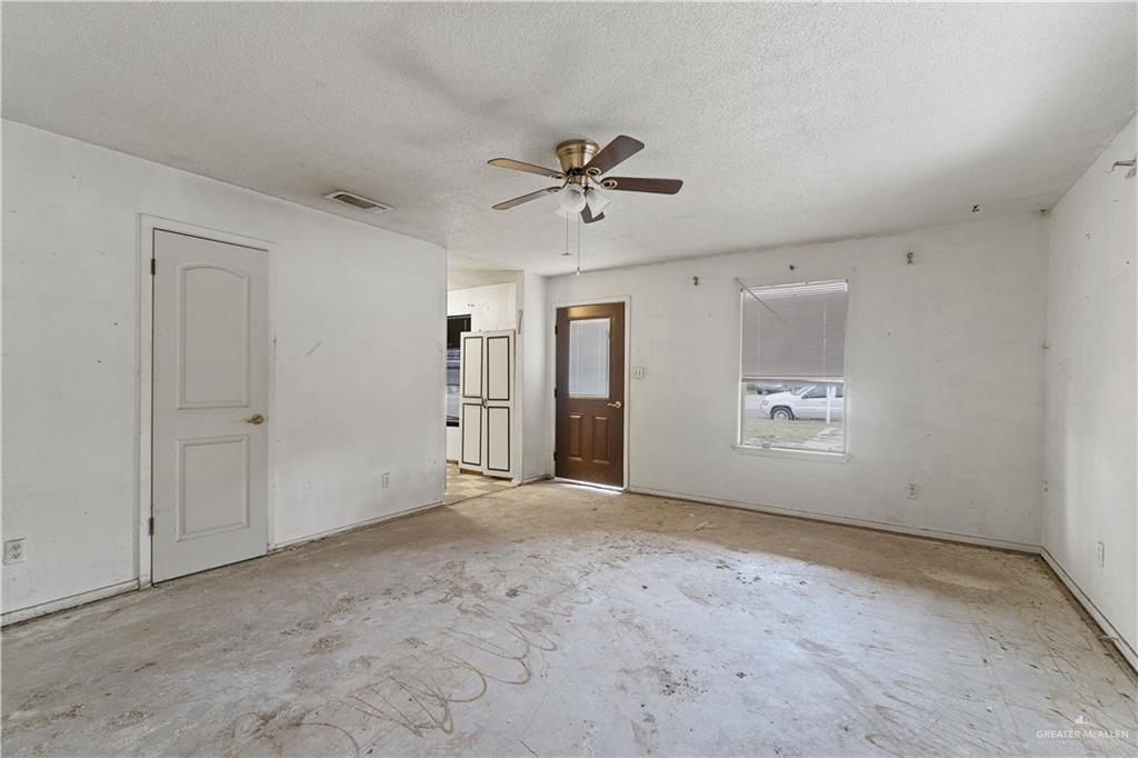 Photo 4 of 924 Greenlawn Street