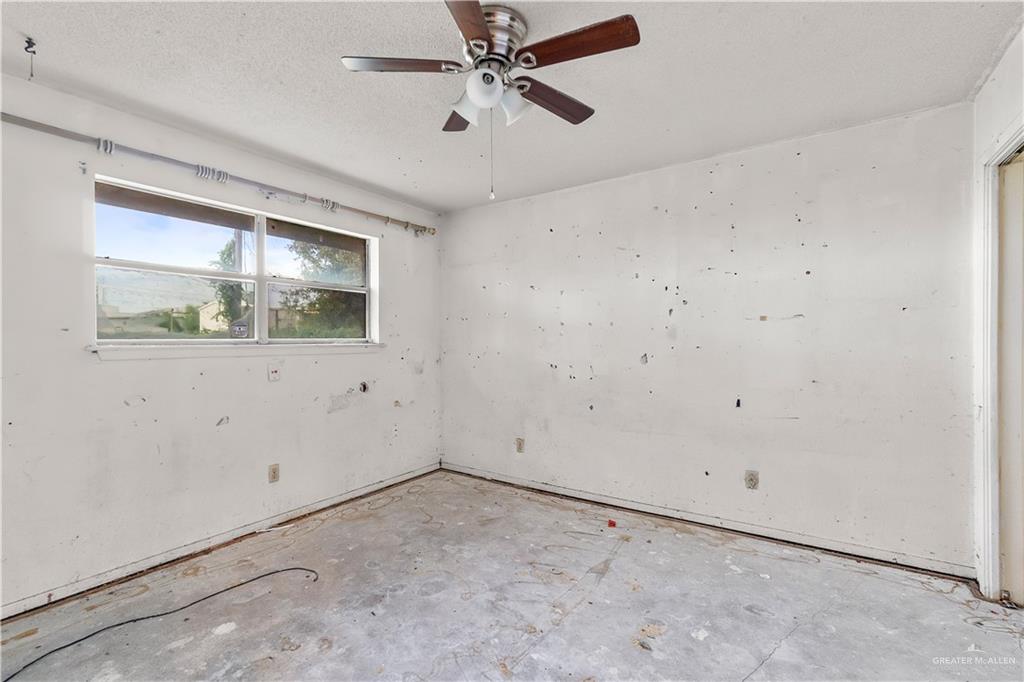 Photo 8 of 924 Greenlawn Street
