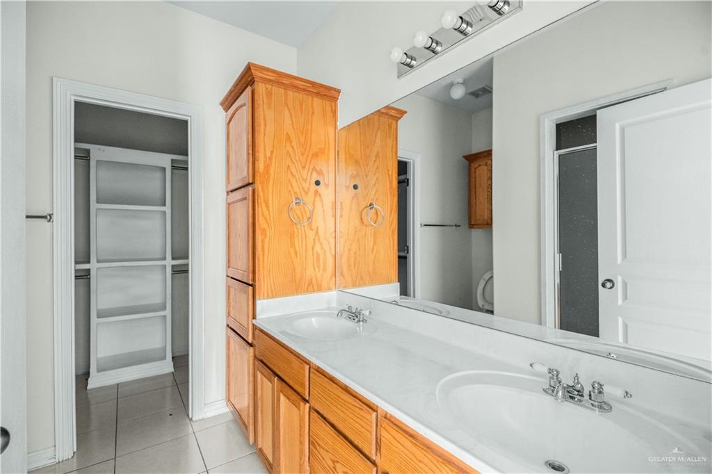 Photo 5 of 3036 Scottland Drive #2