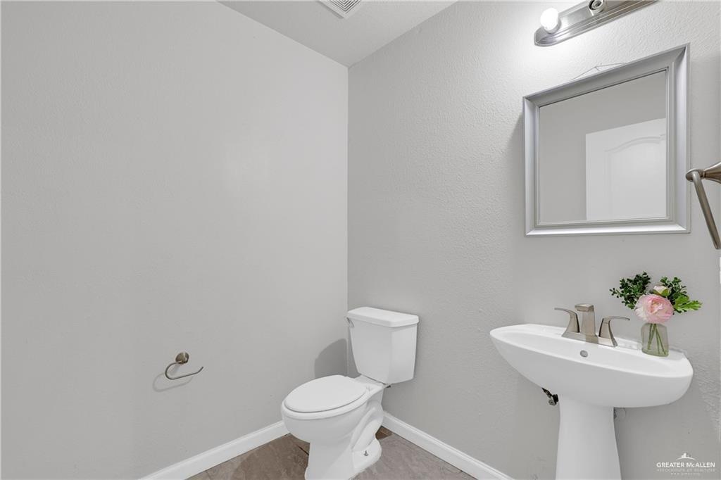 Photo 13 of 2110 Eagle Landing Drive