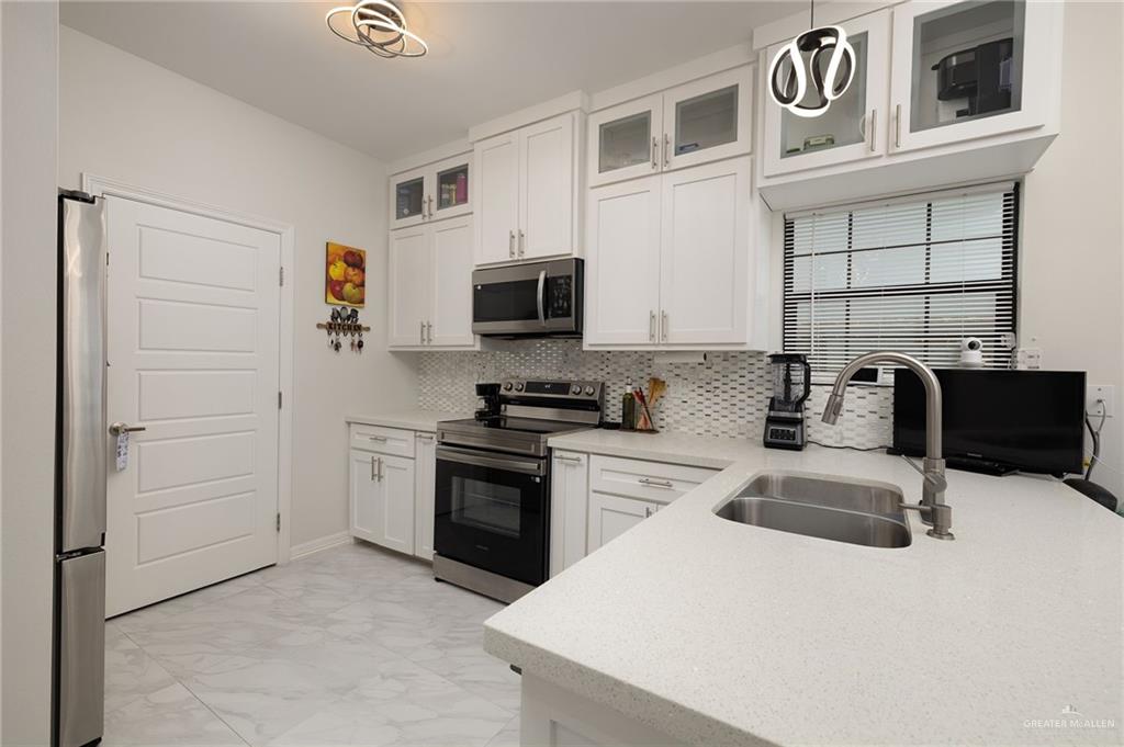 Photo 6 of 2209 Woody Street