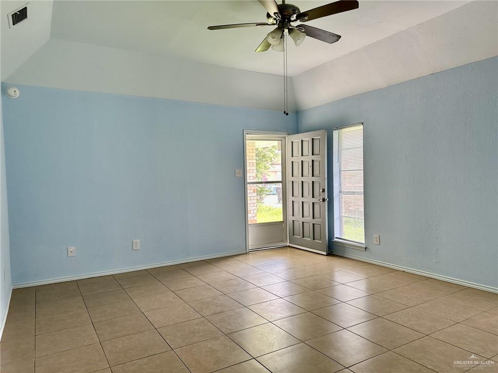 Photo 7 of 700 Iris Avenue