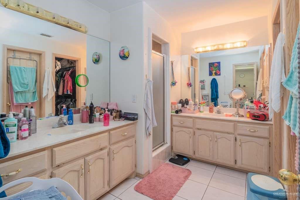 Photo 8 of 1821 Plainview Drive