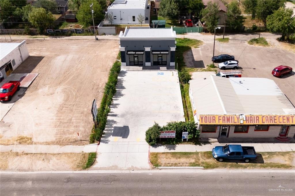 Photo 2 of 1724 University Drive
