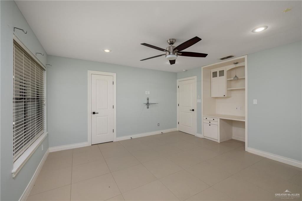 Photo 10 of 3300 Kiwi Avenue