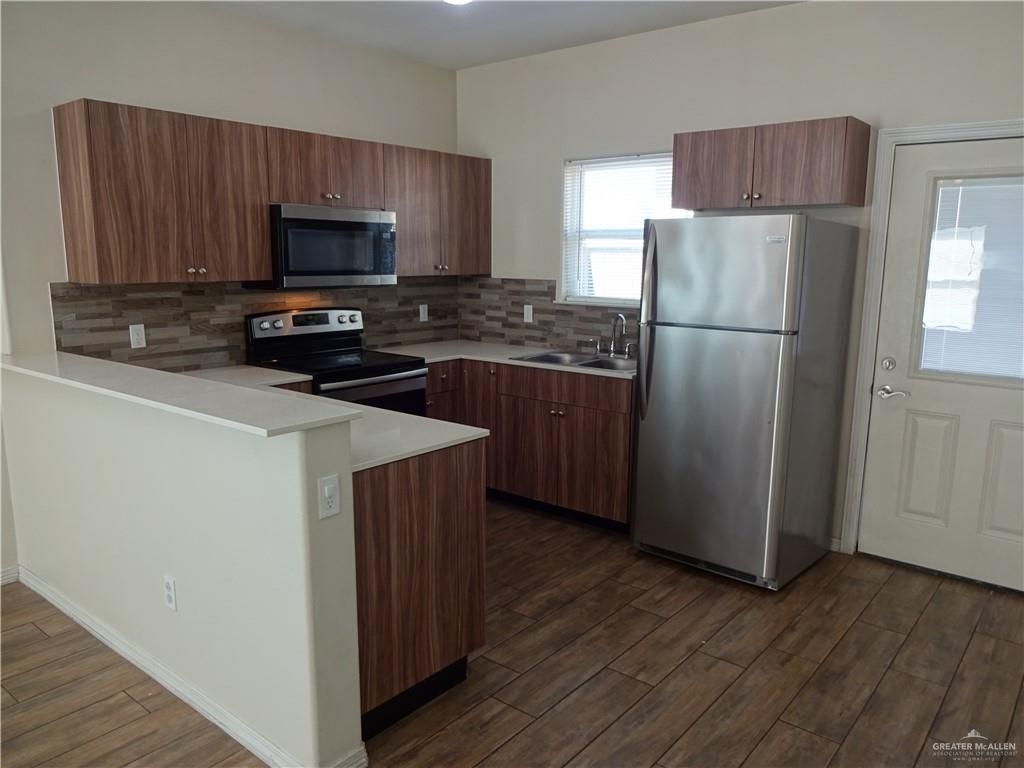Photo 3 of 3905 Hawthorne Avenue