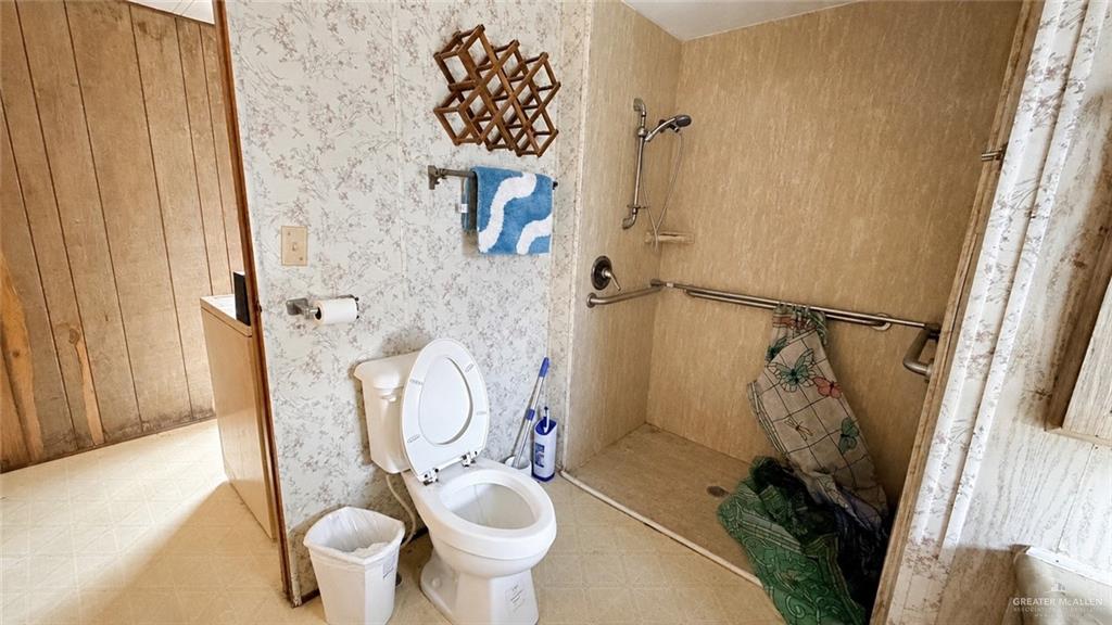 Photo 16 of 425 Oakwood Drive