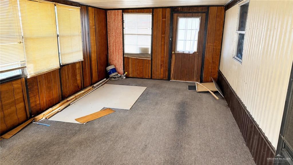 Photo 5 of 425 Oakwood Drive