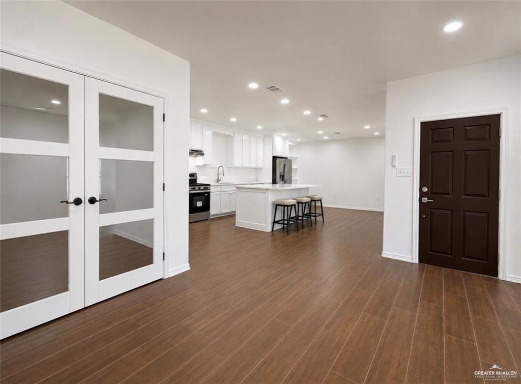 Photo 3 of 503 Bowie Avenue