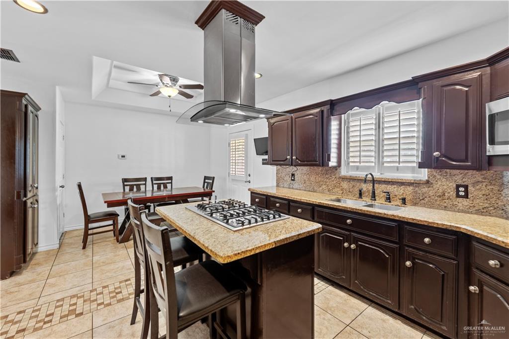 Photo 6 of 906 San Cristobal Street