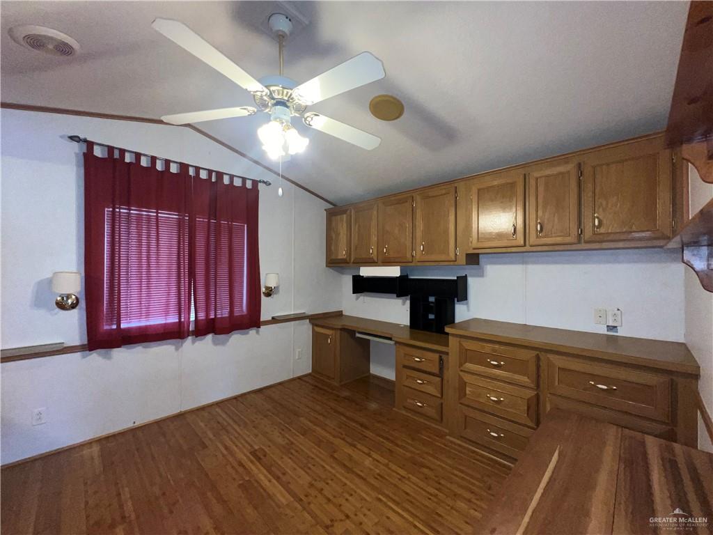 Photo 9 of 98 Lampshire Avenue