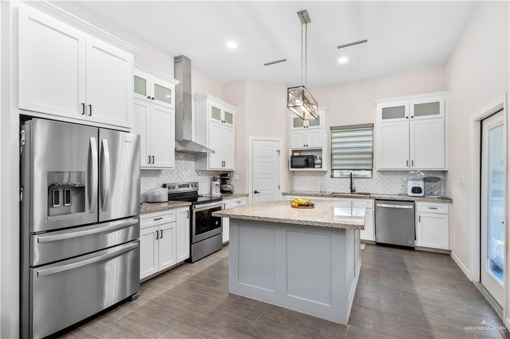 Photo 3 of 1513 Zenith Drive