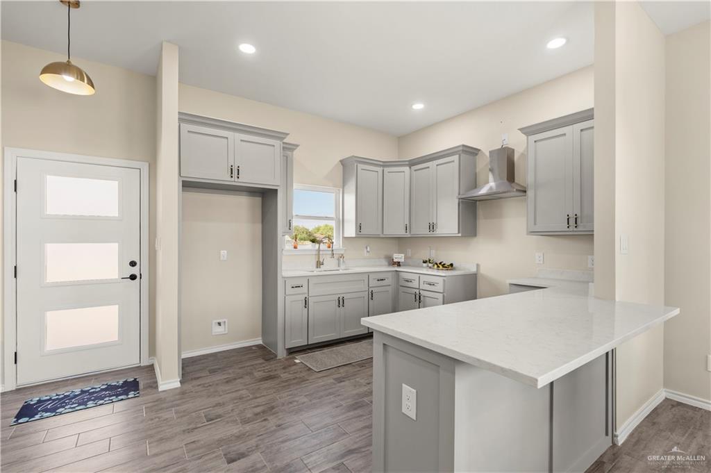 Photo 3 of 18032 Spruce Street