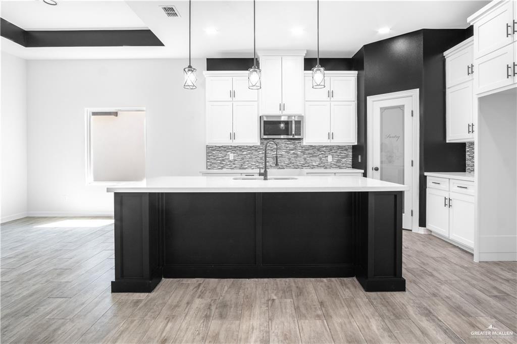 Photo 3 of 3625 Diamondhead Avenue