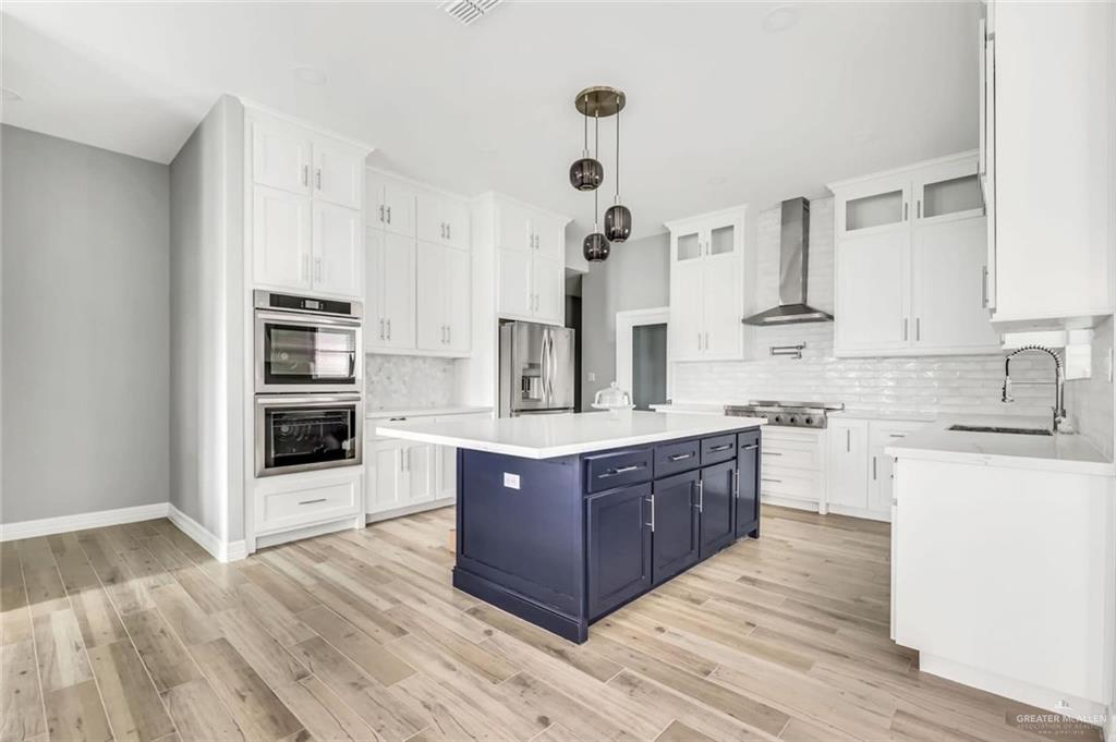Photo 5 of 2425 Desert Rose Avenue