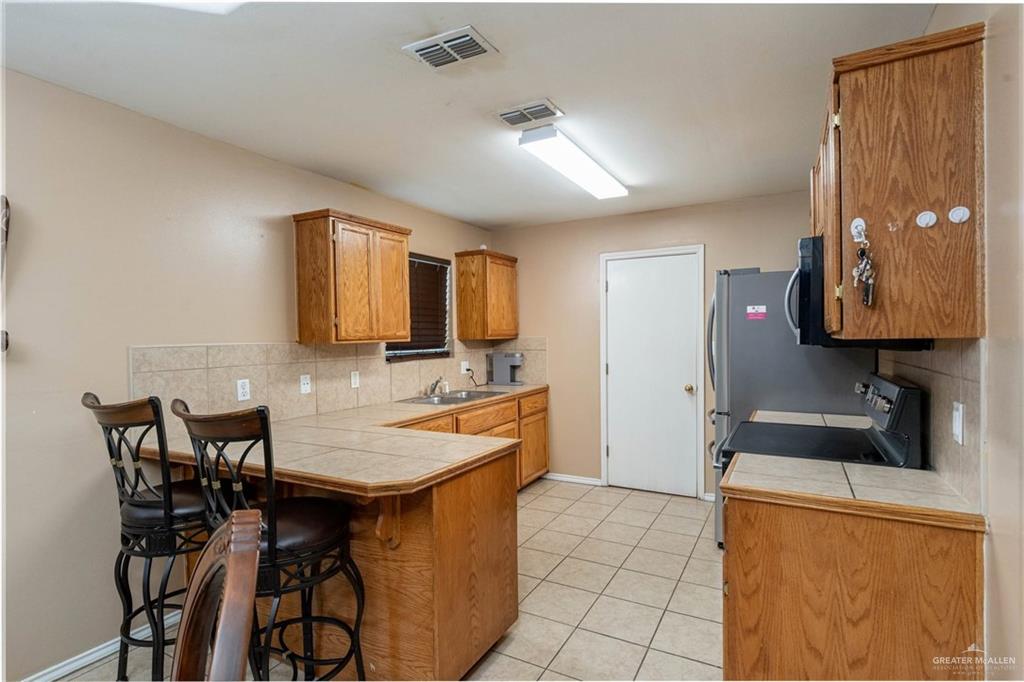 Photo 6 of 725 Carmen Street