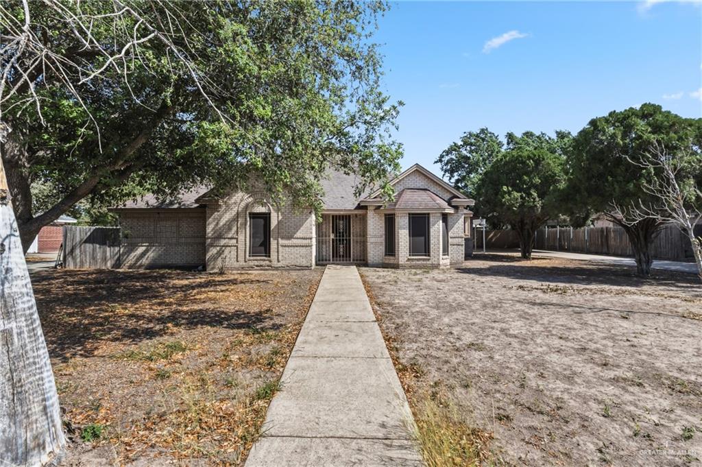 Photo 1 of 1000 Paradise Circle, Palmview