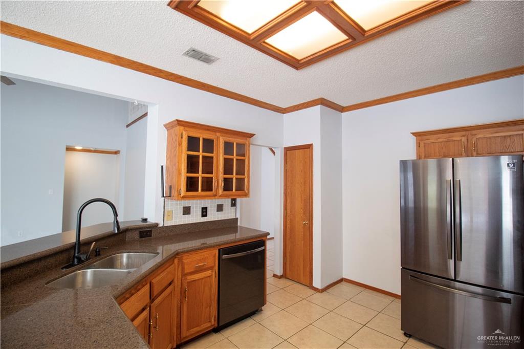 Photo 10 of 2105 Emory Avenue