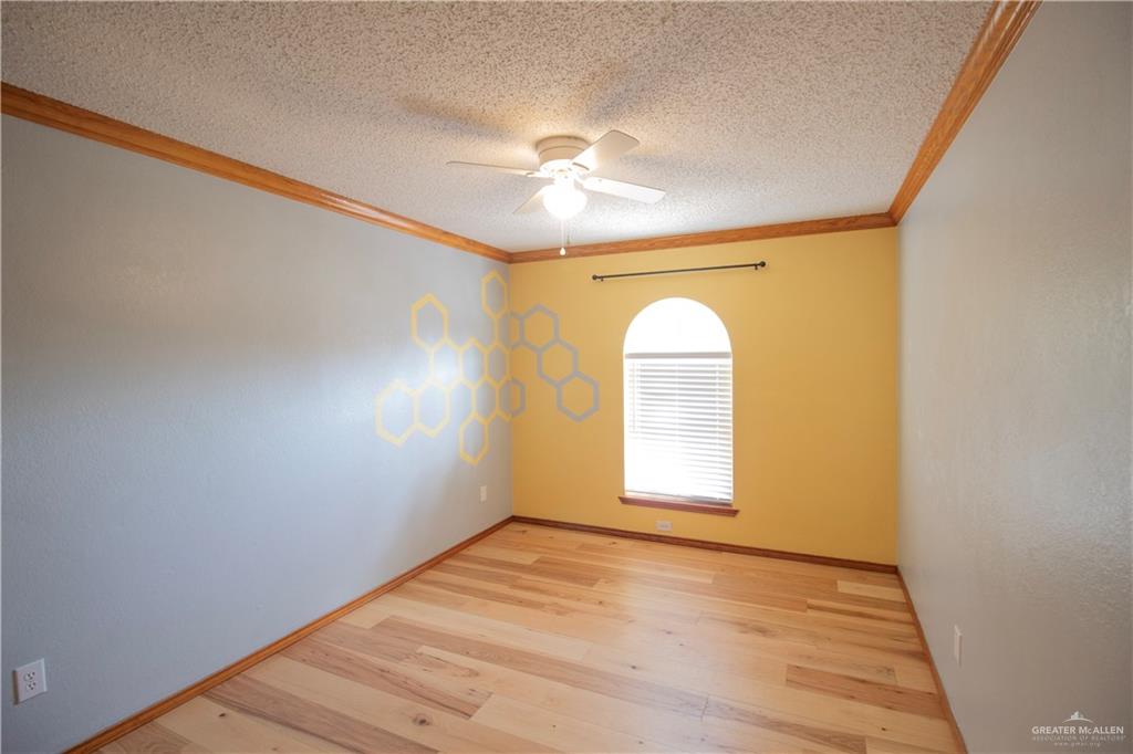 Photo 18 of 2105 Emory Avenue