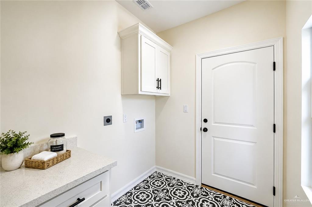 Photo 2 of 497 Balli Circle