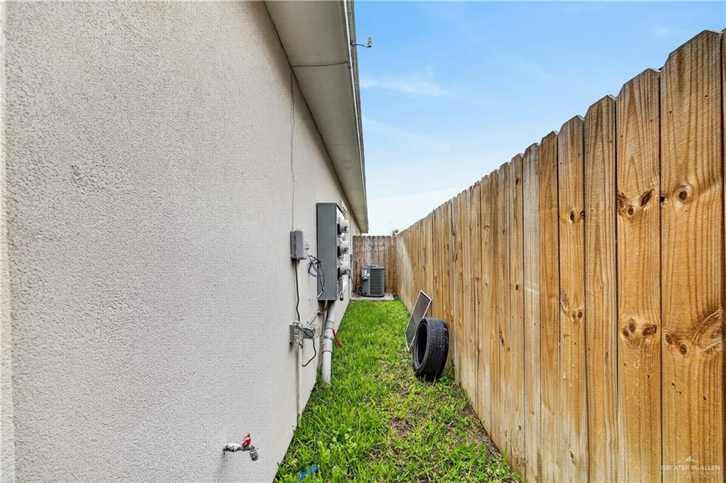 Photo 16 of 822 Clarence Avenue