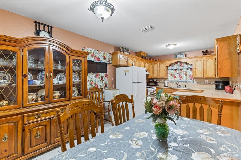 Photo 6 of 631 Toppenish Street