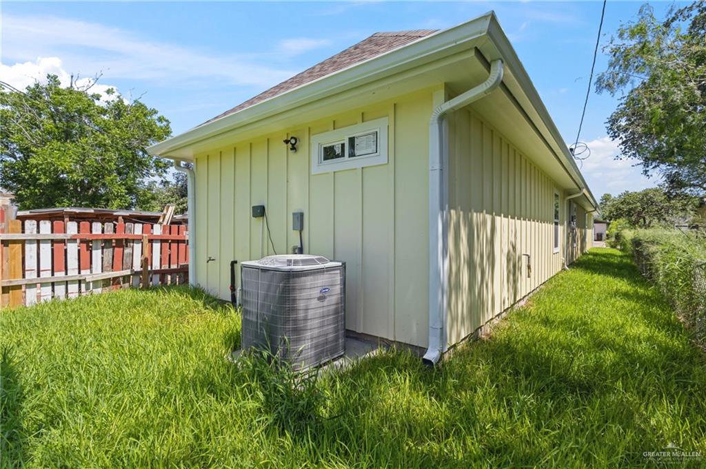 Photo 13 of 405 Huisache Street