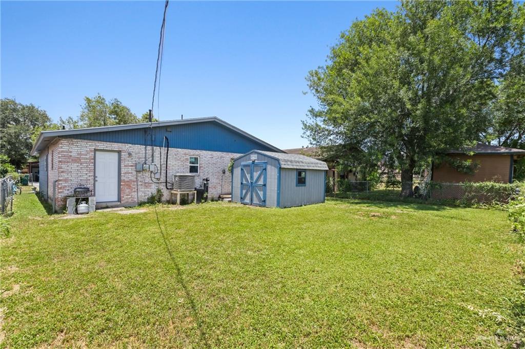 Photo 14 of 905 Bowe Street