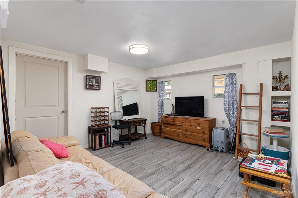 Photo 5 of 104 Oleander Street