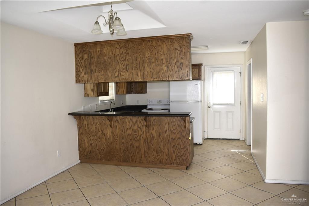 Photo 5 of 301 Albatross Avenue